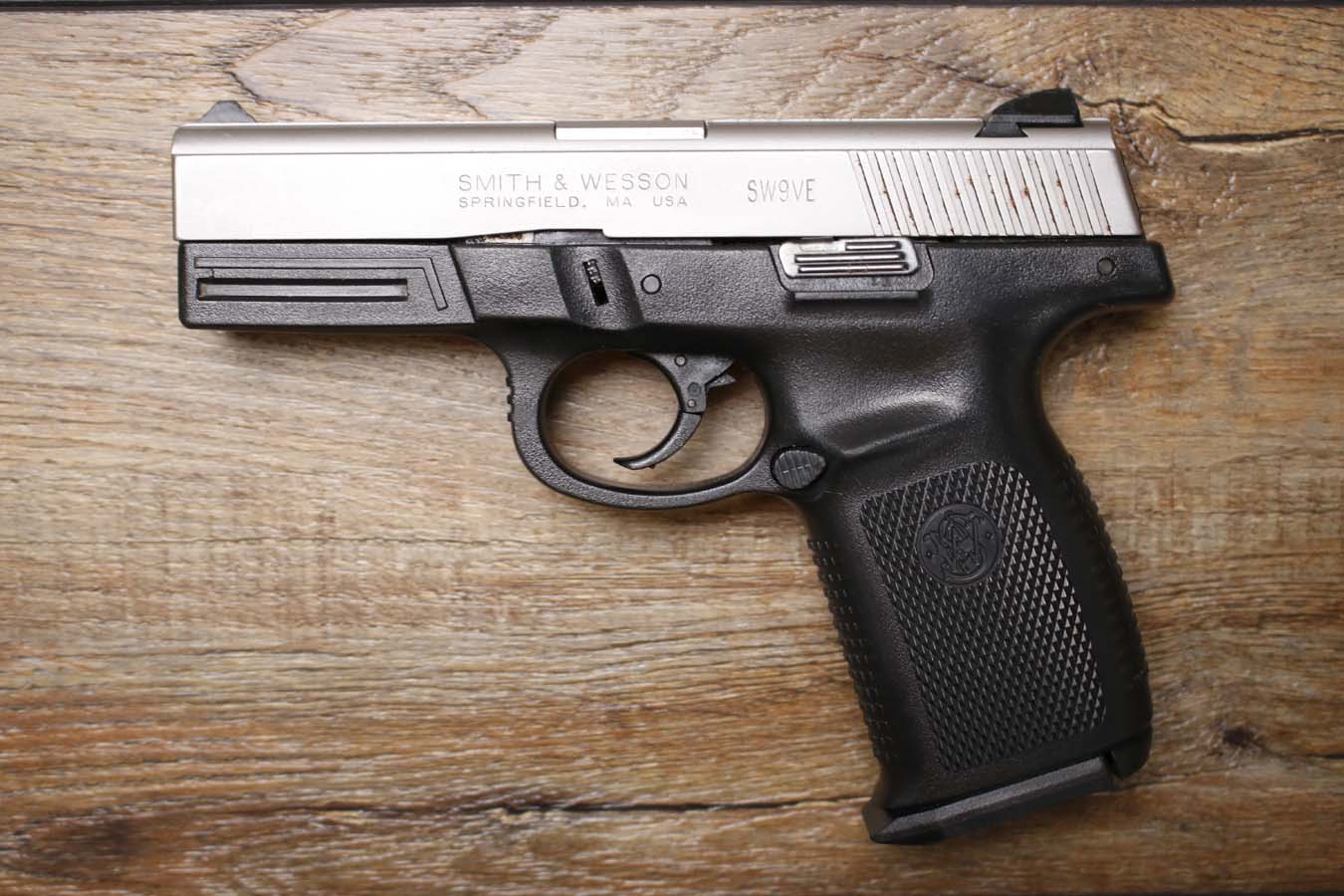 SMITH AND WESSON SW9VE 9mm Police Trade-In Pistol