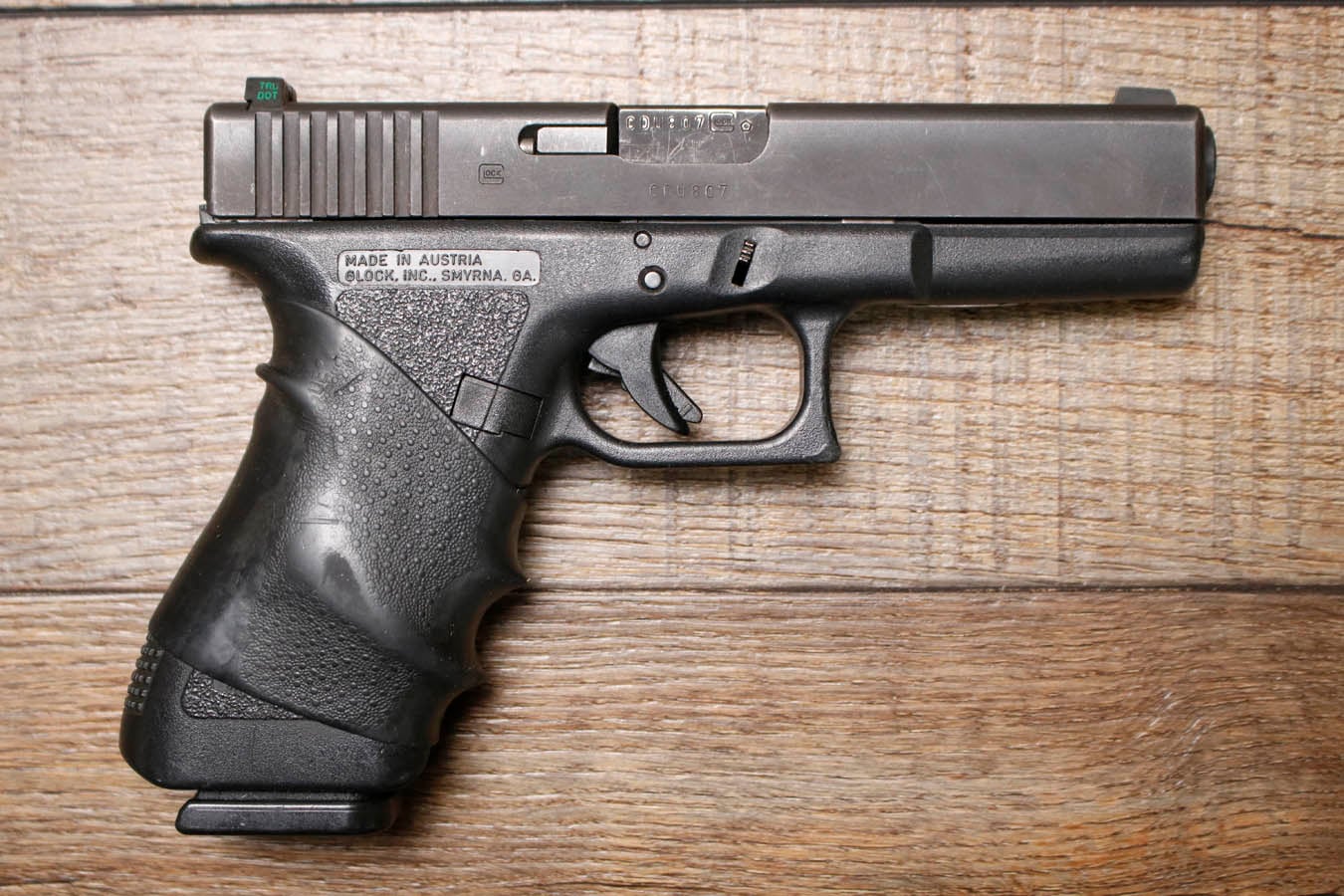 GLOCK 22 Gen 2 40 S&W Police Trade-In Pistol with Three Magazines