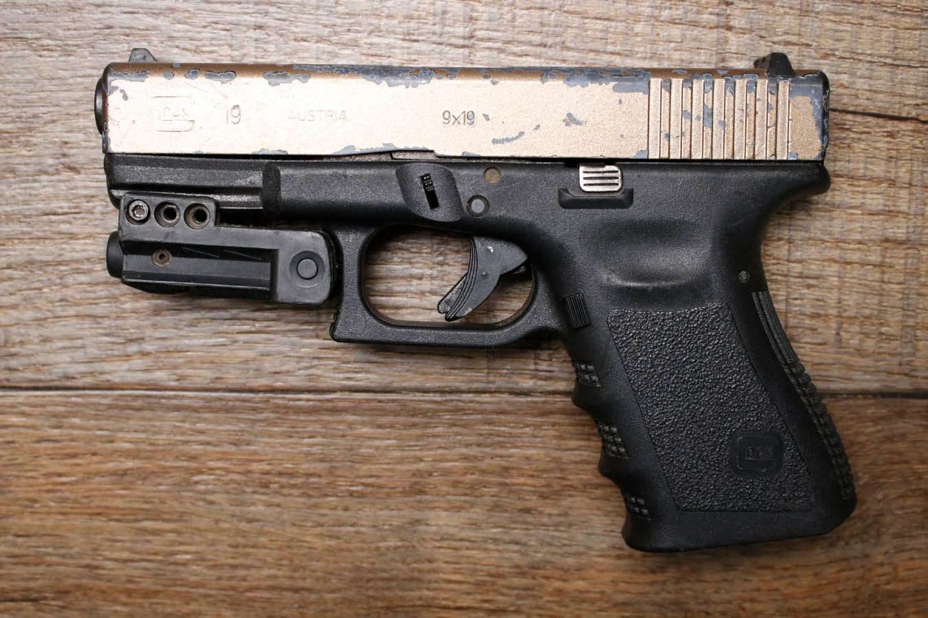 GLOCK 19 Gen 3 9mm Police Trade-In Pistol with Laser (No Magazine)