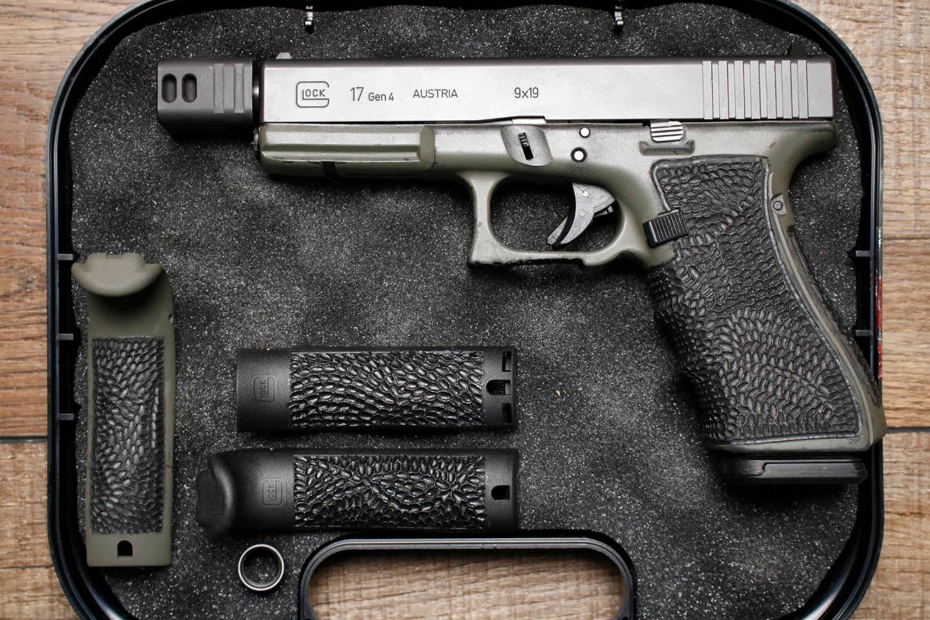 GLOCK 17 Gen 4 9mm Police Trade-In Pistol with Threaded Barrel