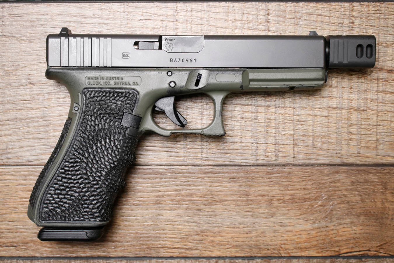 GLOCK 17 Gen 4 9mm Police Trade-In Pistol with Threaded Barrel