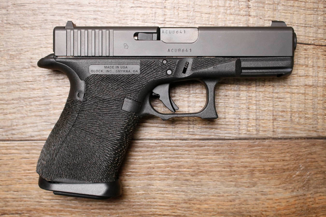 GLOCK 19 Gen 4 9mm Police Trade-In Pistol with Holster