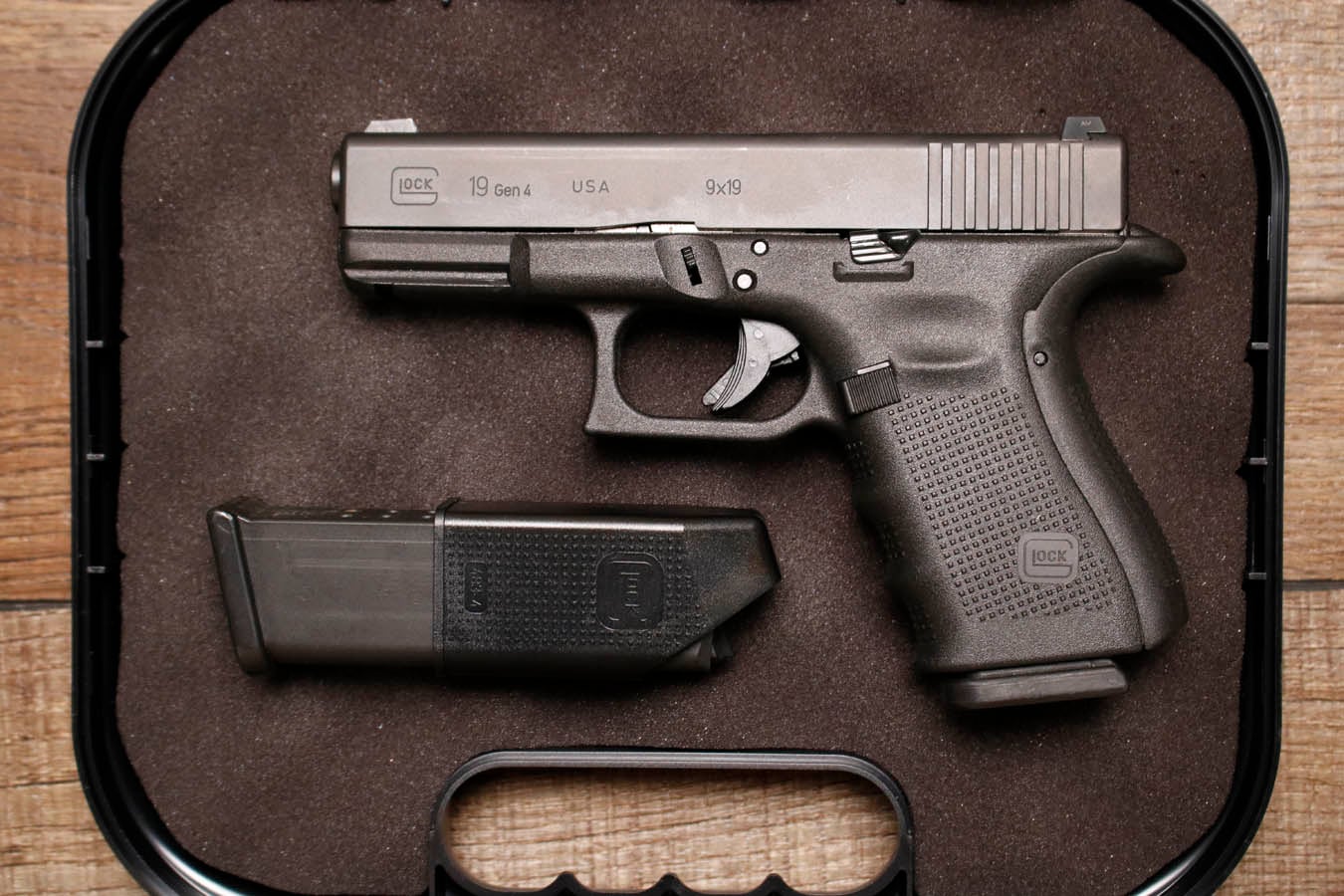 GLOCK 19 Gen 4 9mm U.S. Made Police Trade-In Pistol with Night Sights (Very Good Condition)