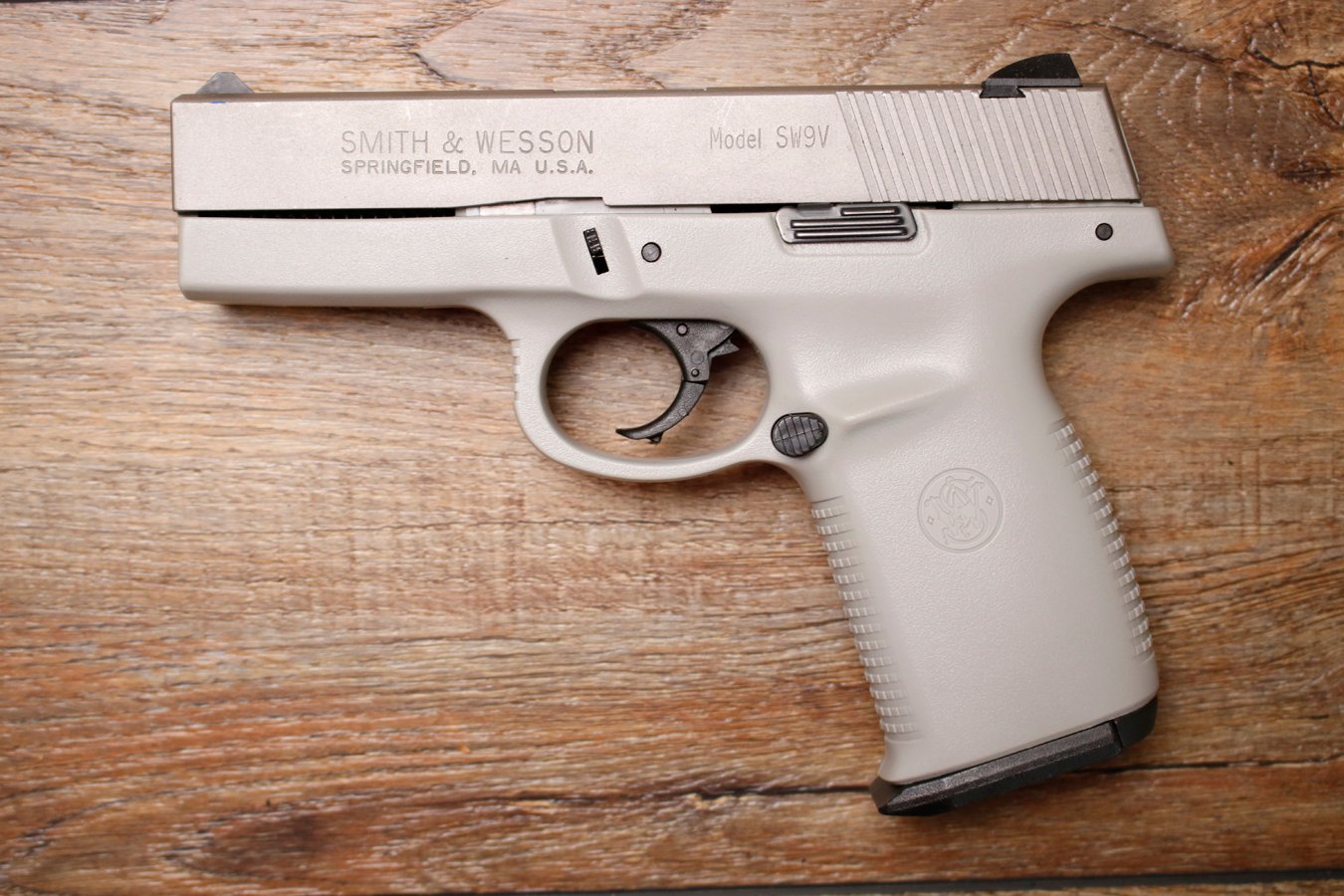 SMITH AND WESSON SW9V 9mm Police Trade-In Pistol