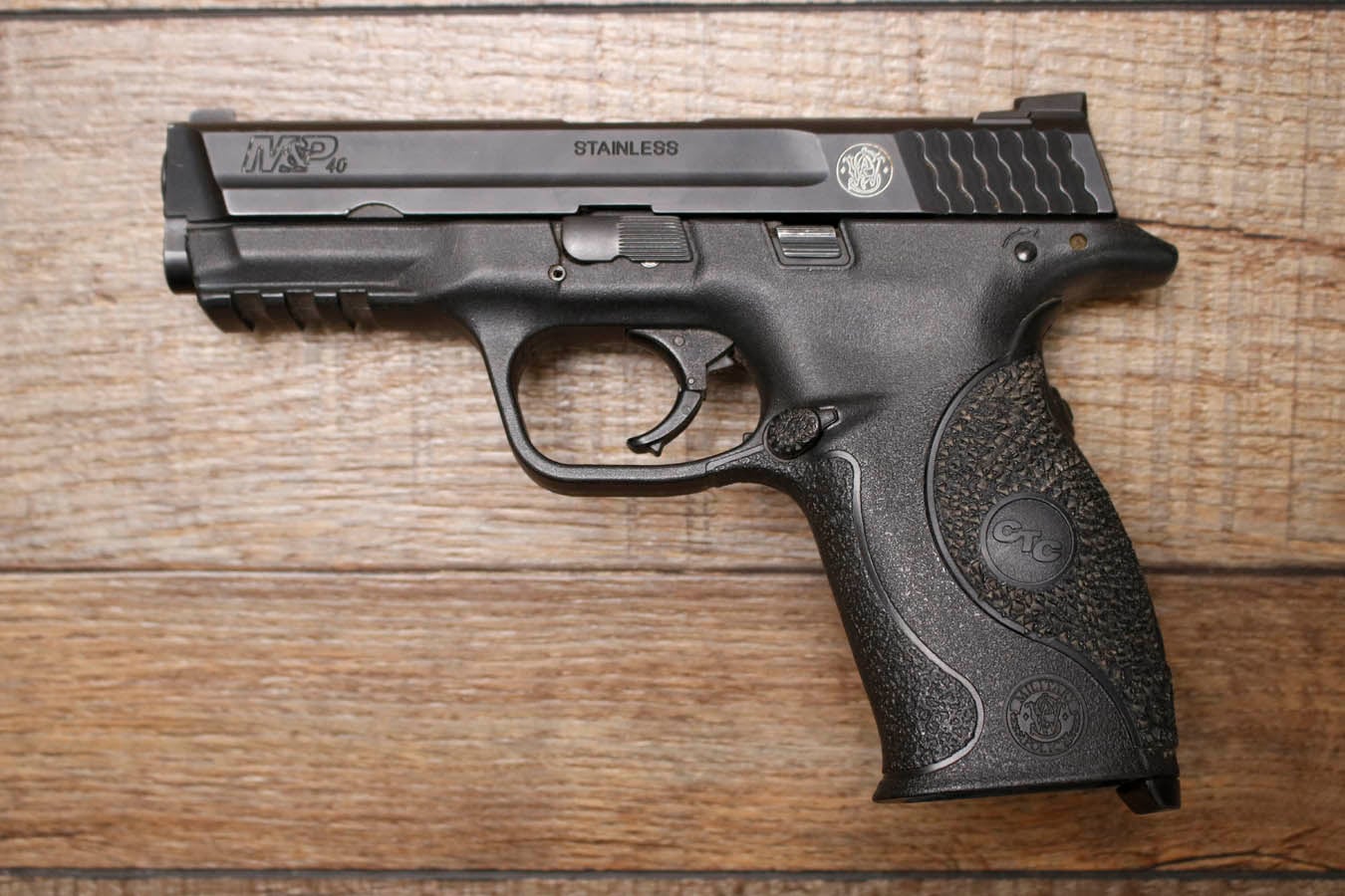 SMITH AND WESSON M&P40 1.0 40 S&W Police Trade-In Pistol (No Magazine)