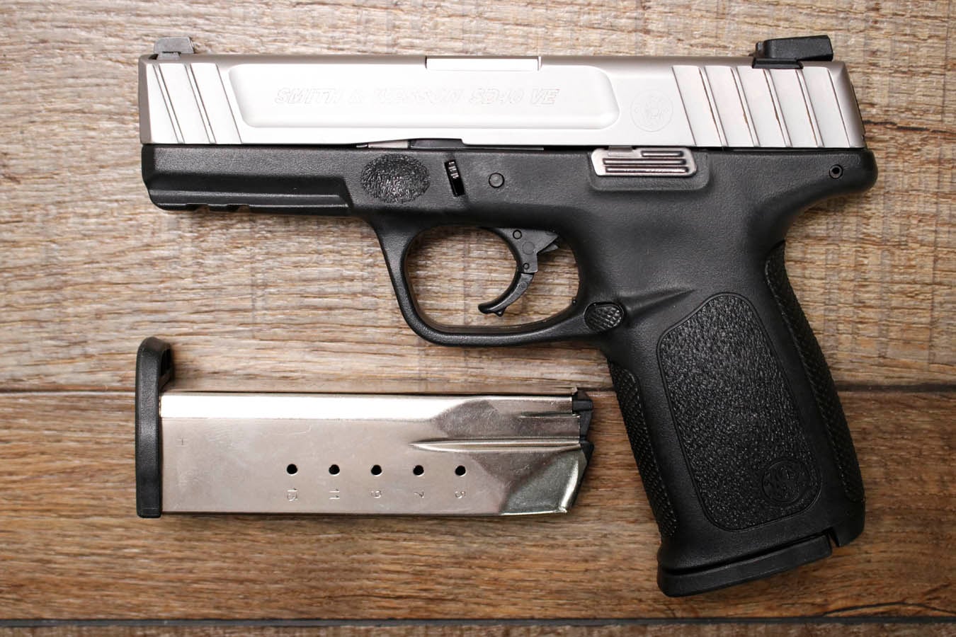 SMITH AND WESSON SD40VE 40 S&W Police Trade-In Pistol with Two Magazines