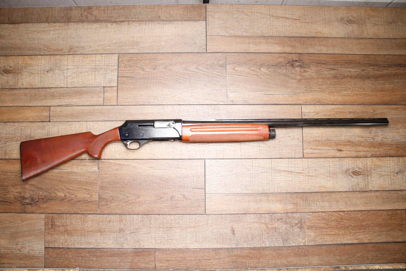 UNIVERSAL Auto-Wing Model 2071 12 Gauge Semi-Auto Shotgun