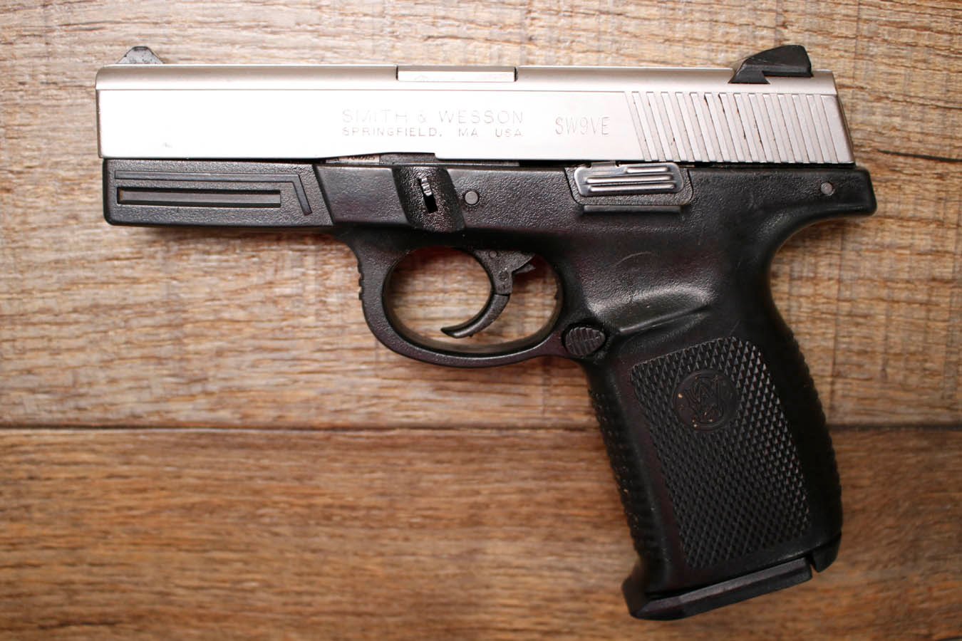 SMITH AND WESSON SW9VE 9mm Police Trade-In Pistol with Holster