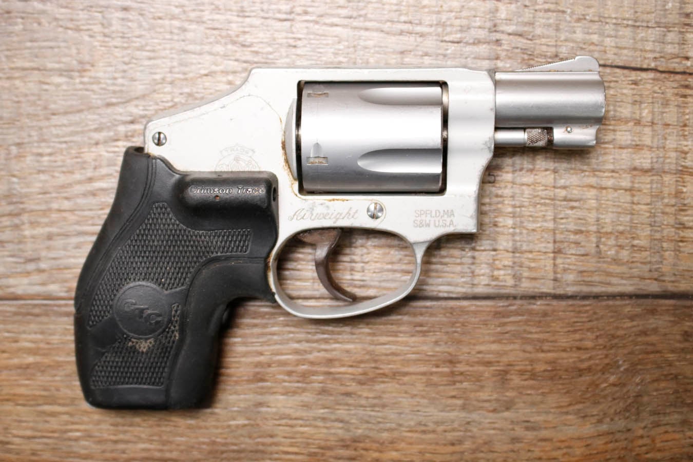 SMITH AND WESSON 642-2 Airweight 38 SPL Police Trade-In Revolver with Grip Laser