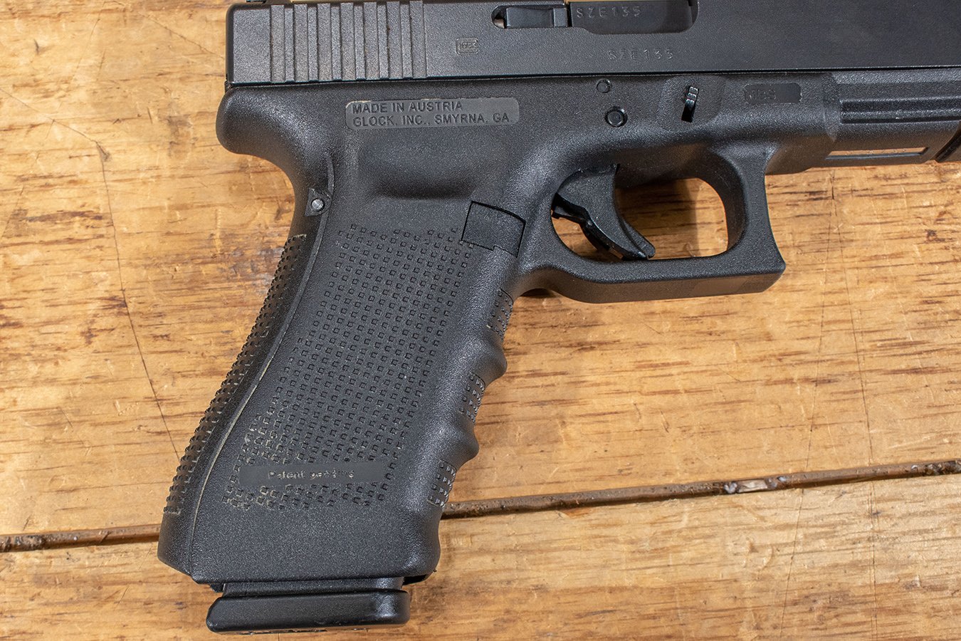 GLOCK 22 Gen4 40 S&W Police Trade-in Pistols with Night Sights (Very Good Condition)