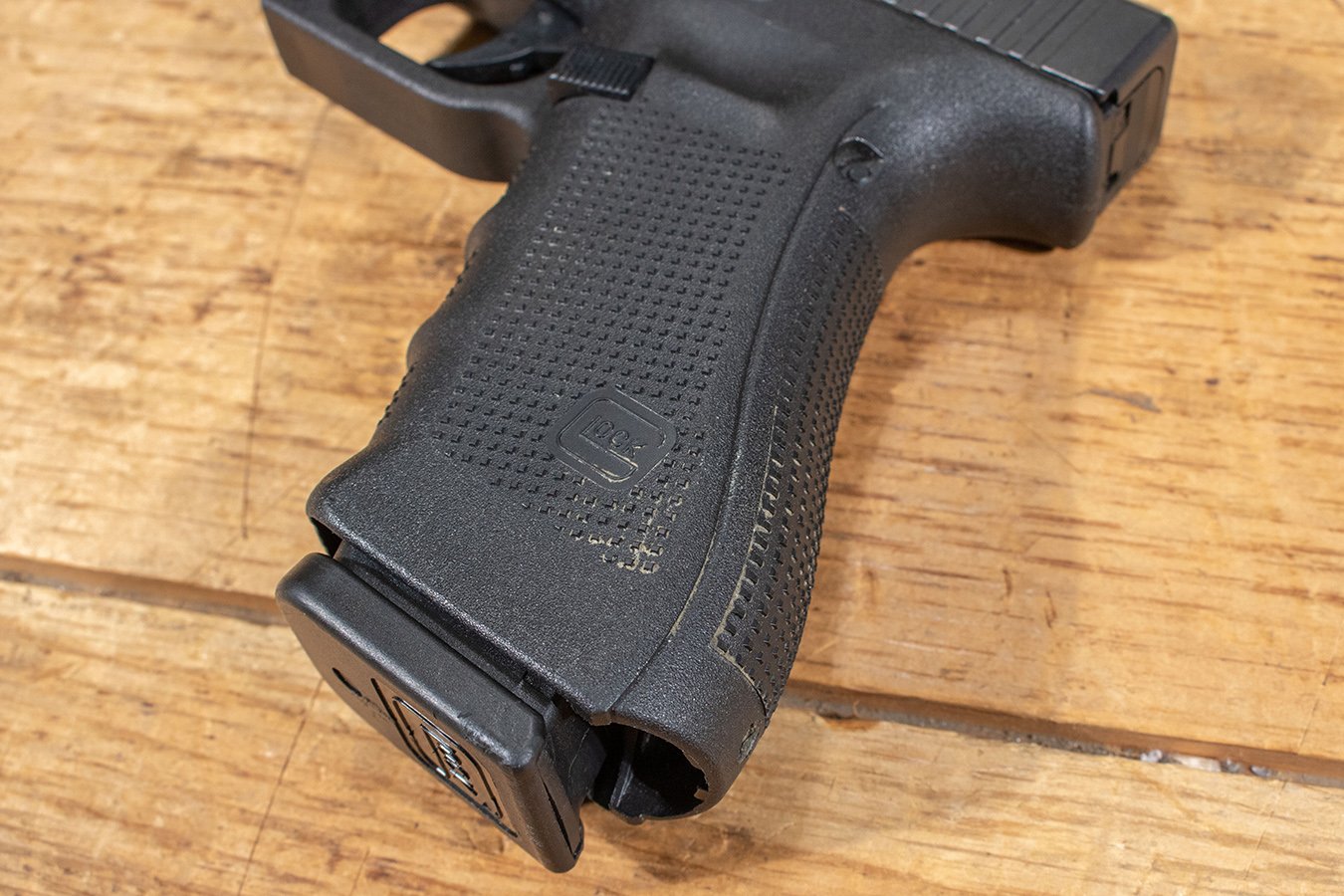 GLOCK 22 Gen4 40 S&W Police Trade-in Pistols with Night Sights (Very Good Condition)