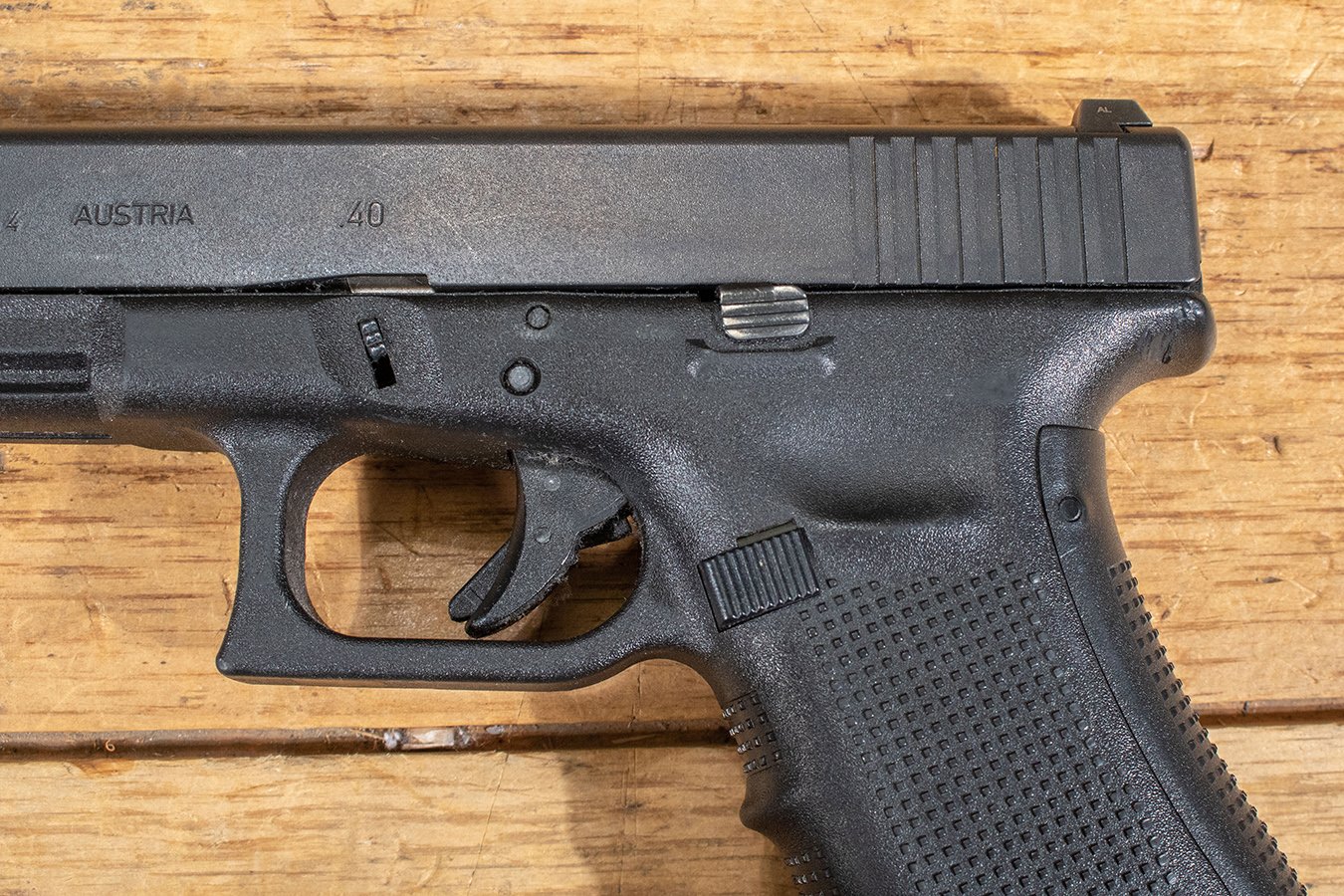 GLOCK 22 Gen4 40 S&W Police Trade-in Pistols with Night Sights (Very Good Condition)