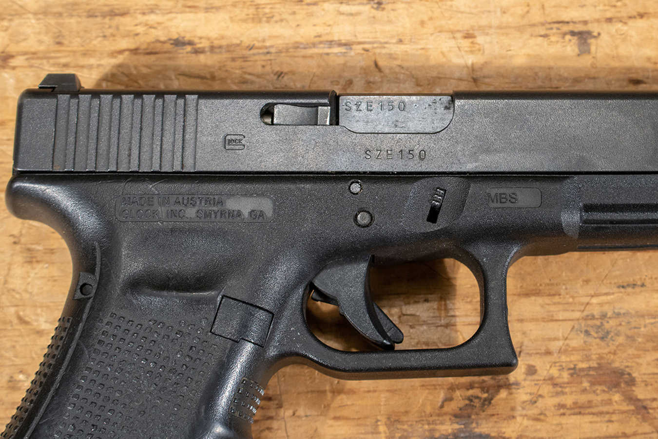 GLOCK 22 Gen4 40 S&W Police Trade-in Pistols with Night Sights (Fair Condition)
