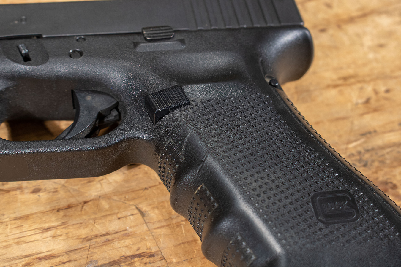GLOCK 22 Gen4 40 S&W Police Trade-in Pistols with Night Sights (Fair Condition)