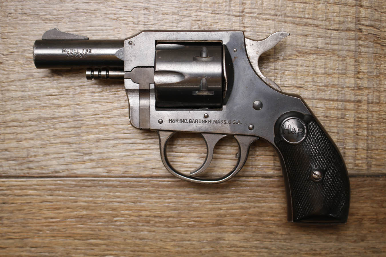 H AND R 732 32SW Police Trade-In Revolver