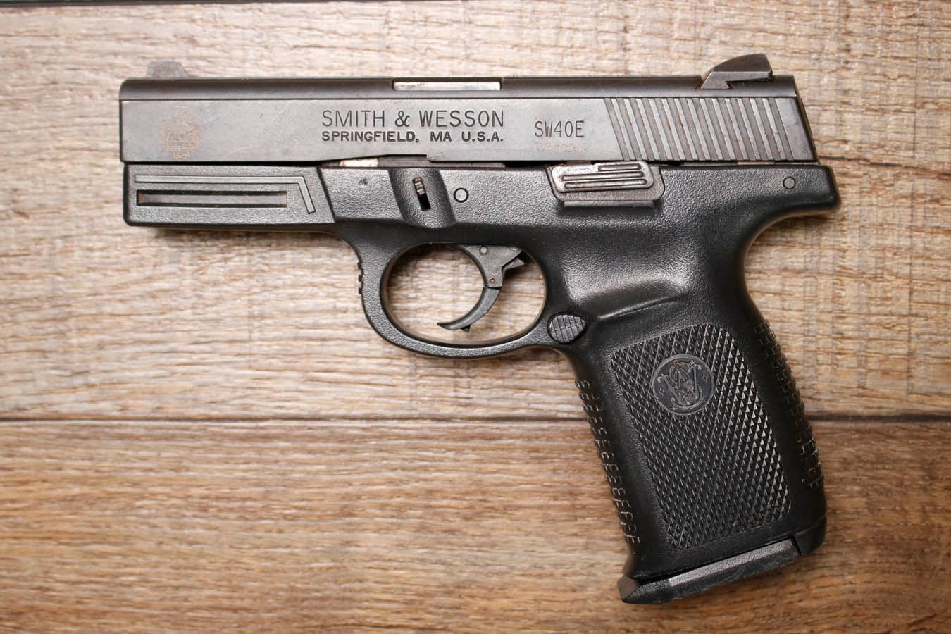 SMITH AND WESSON SW40VE 40 S&W Police Trade-In Pistol