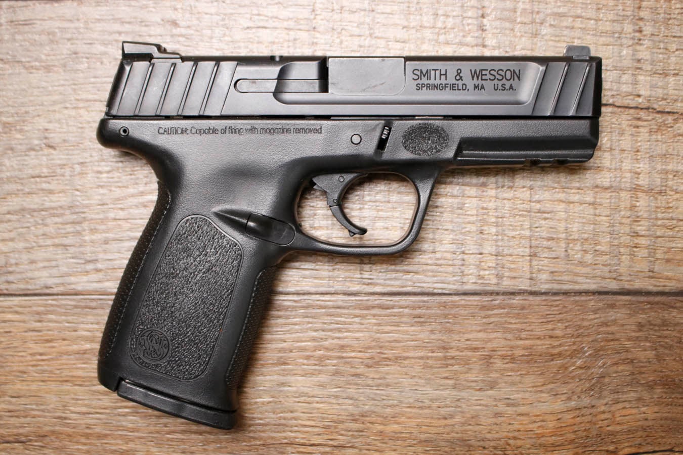 SMITH AND WESSON SD40 40 S&W Police Trade-In Pistol