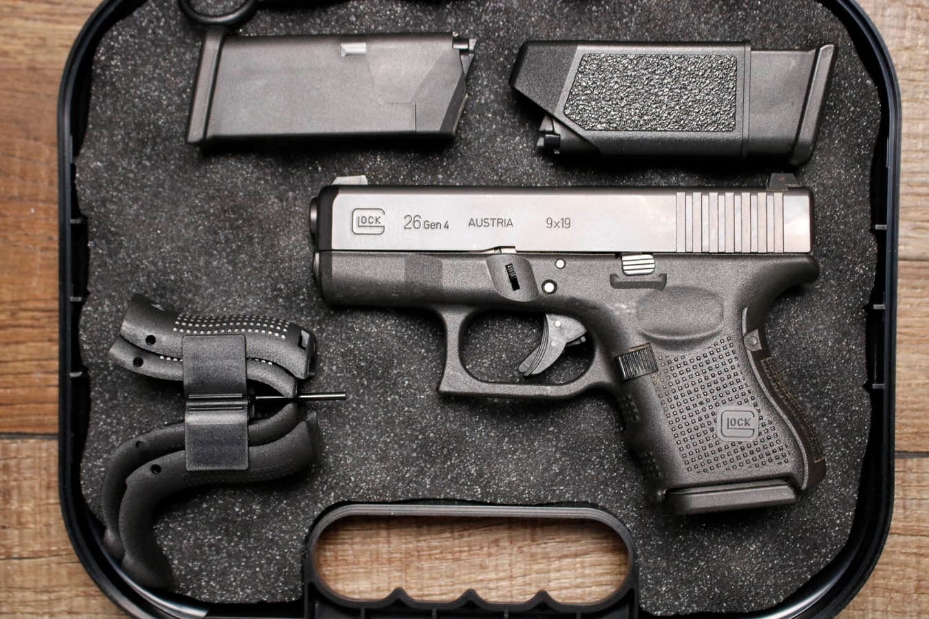 GLOCK 26 Gen 4 9mm Police Trade-In Pistol with Night Sights (Good Condition)