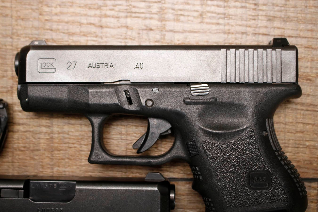 GLOCK 27 Gen 3 40 S&W Police Trade-In Pistols with Night Sights (Good Condition)