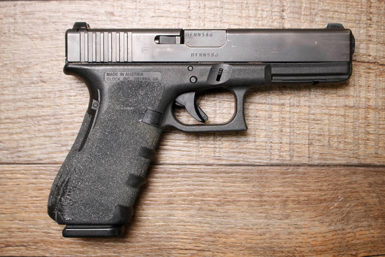 GLOCK 17 Gen 4 9mm Police Trade-In Pistol with Night Sights and Three Magazines