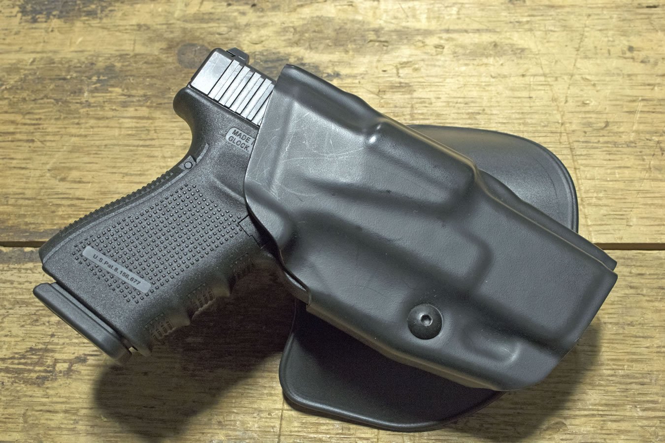 GLOCK 19 Gen4 9mm Police Trade-in Pistols with Holster and Night Sights (Very Good Condition)