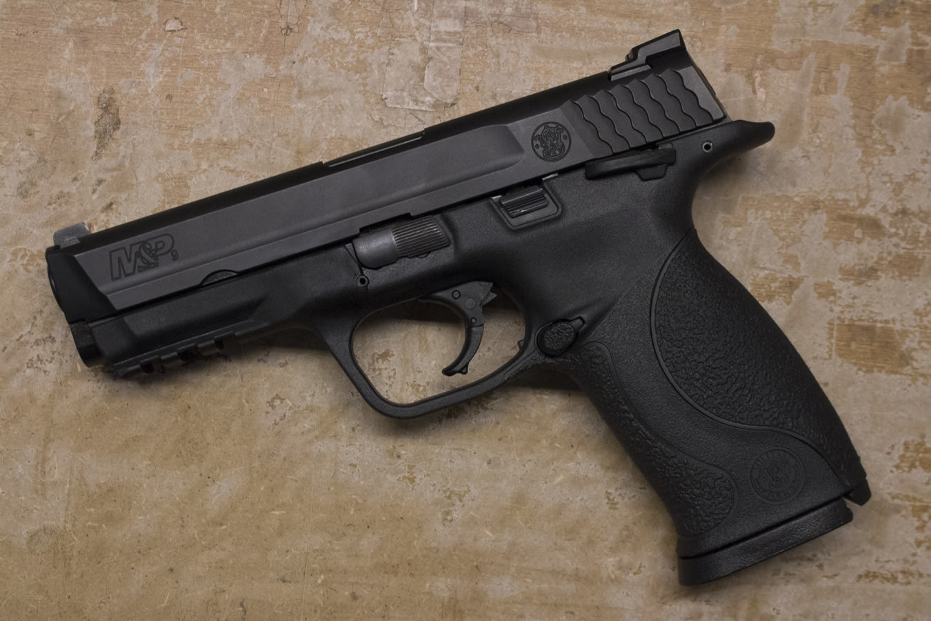 SMITH AND WESSON M&P9 9mm Full-Size Police Trade-ins with Thumb Safety (Very Good Condition)